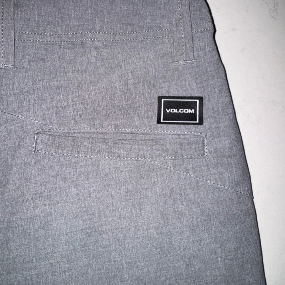Volcom shorts size 28